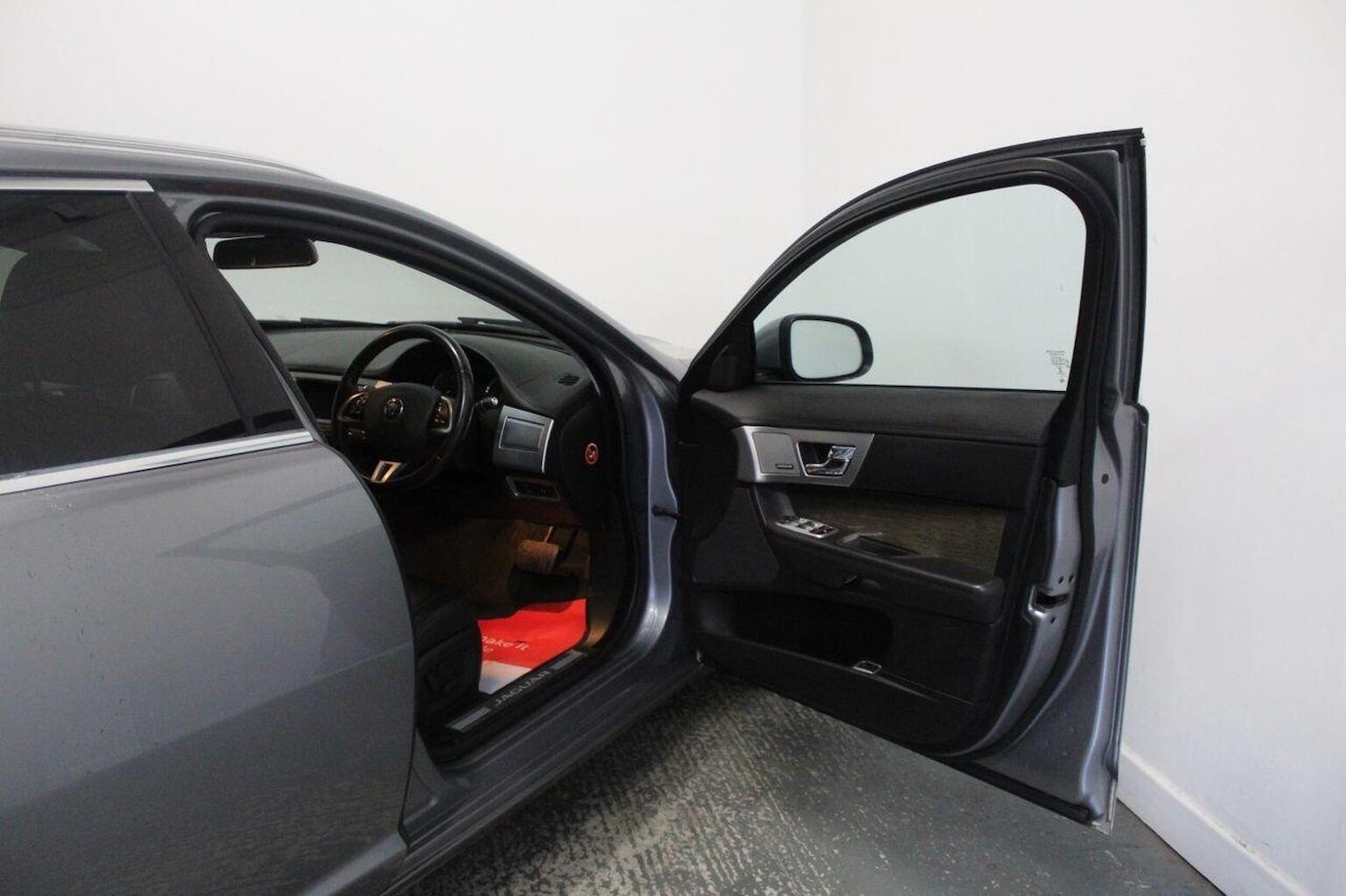 Used Jaguar XF 2014 for sale - 76734785: Photo 24