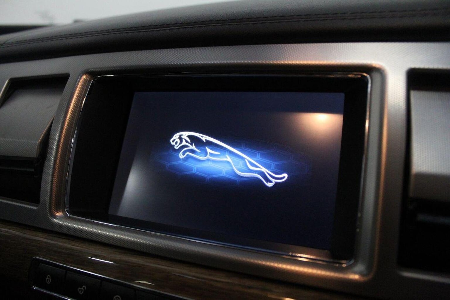 Used Jaguar XF 2014 for sale - 76734785: Photo 33