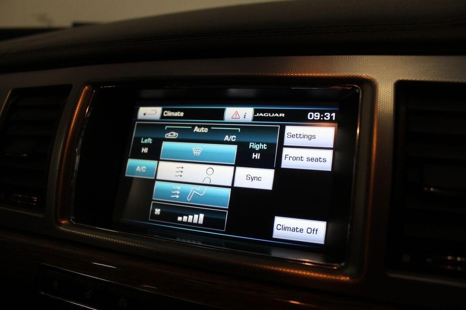 Used Jaguar XF 2014 for sale - 76734785: Photo 37