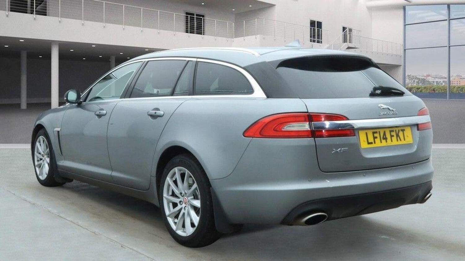 Used Jaguar XF 2014 for sale - 76734785: Photo 4
