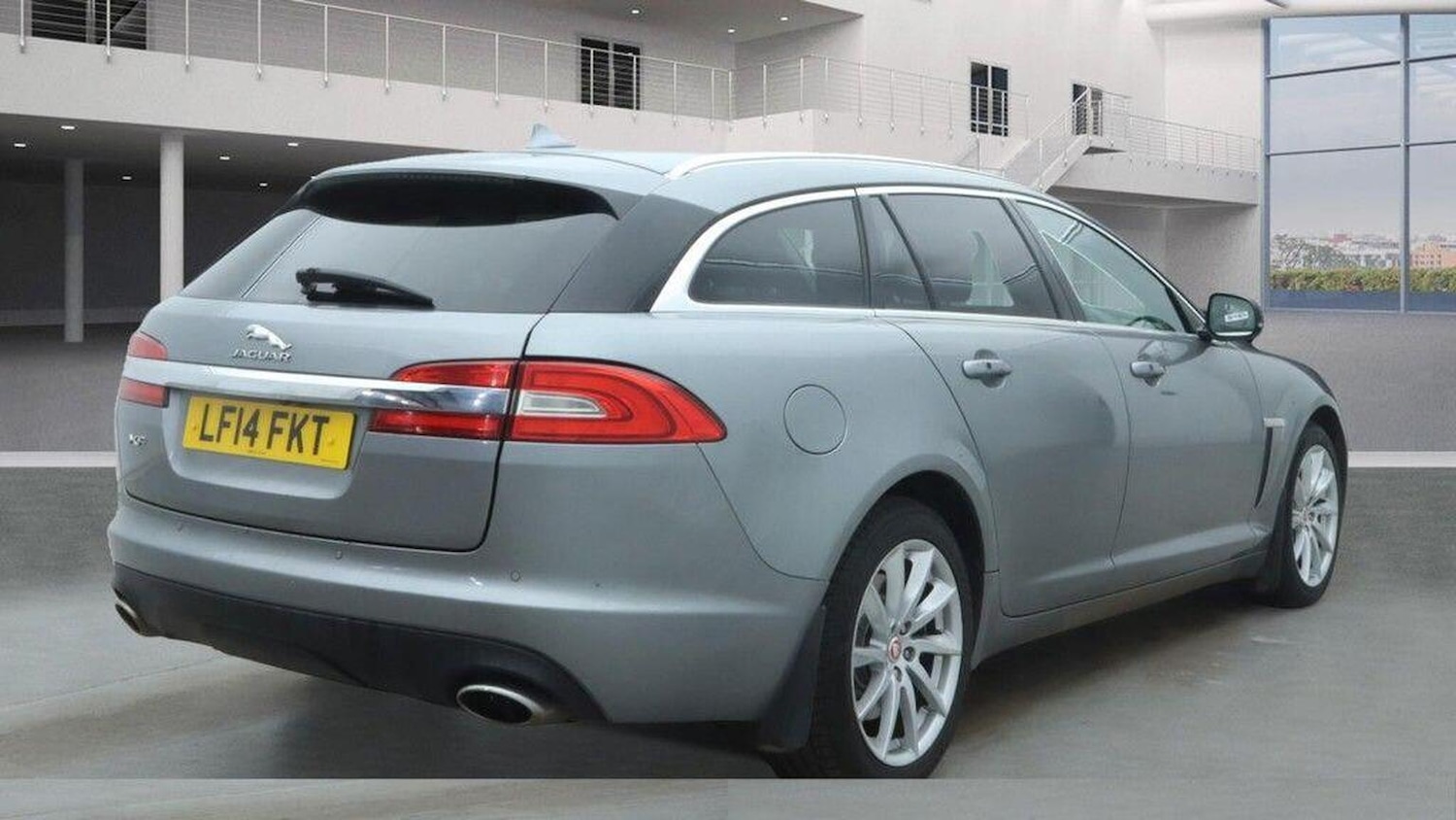 Used Jaguar XF 2014 for sale - 76734785: Photo 5