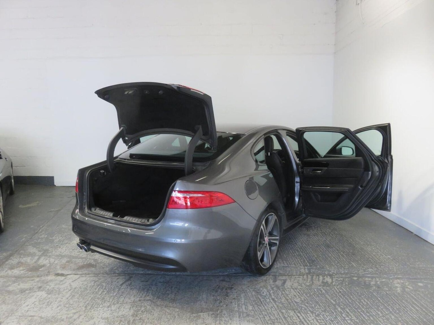 Used Jaguar XF 2015 for sale - 76935279: Photo 20