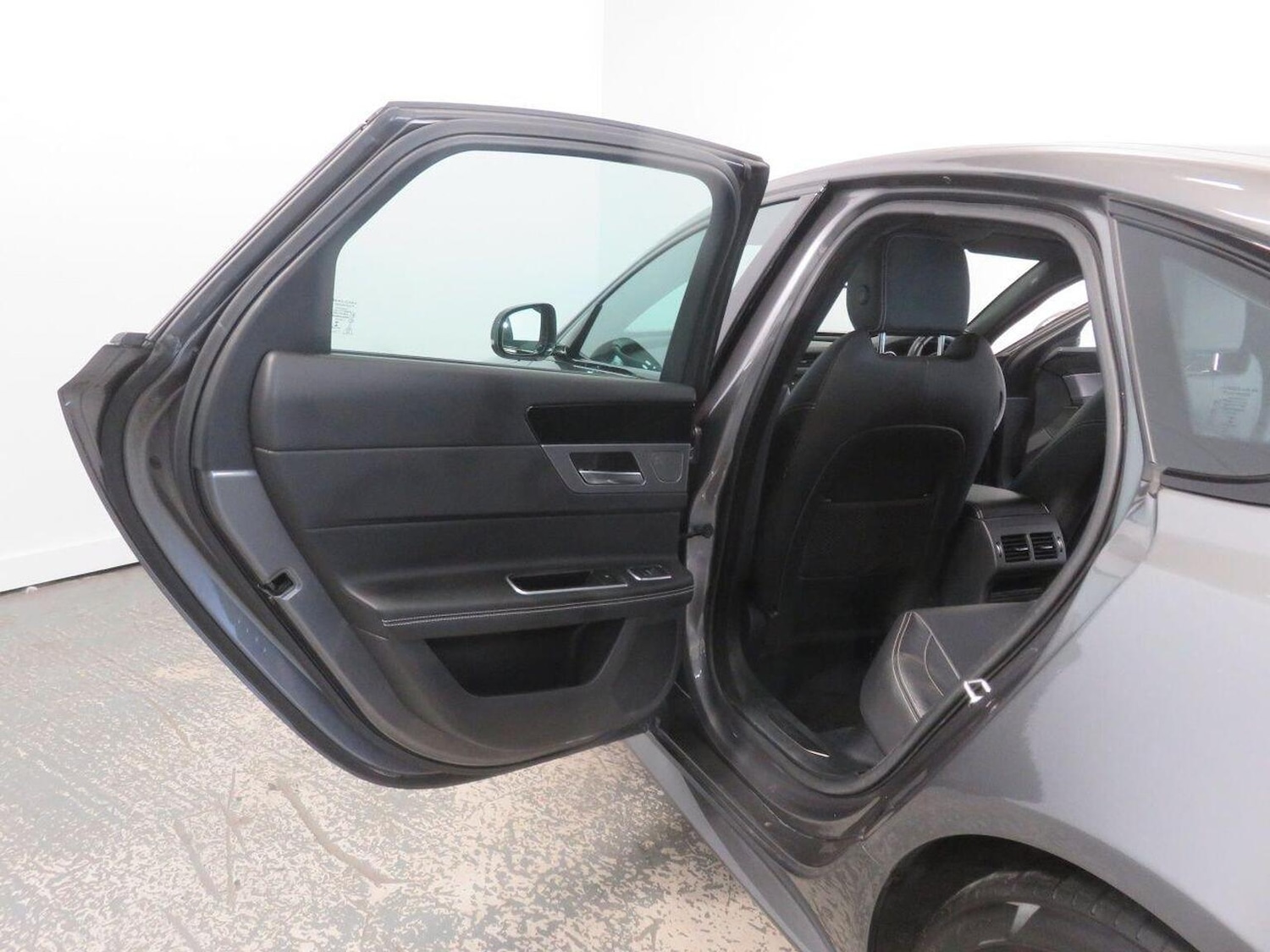 Used Jaguar XF 2015 for sale - 76935279: Photo 27