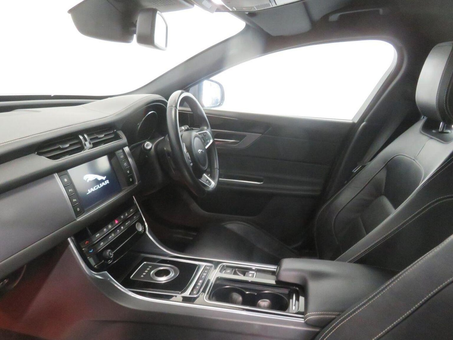 Used Jaguar XF 2015 for sale - 76935279: Photo 51