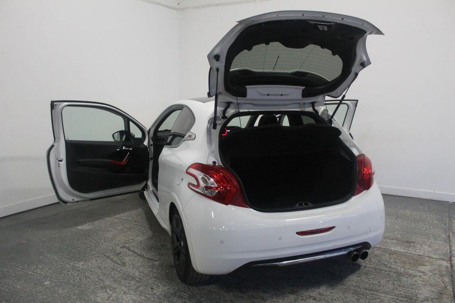 Used Peugeot 208 2014 for sale - 77363590: Photo 23