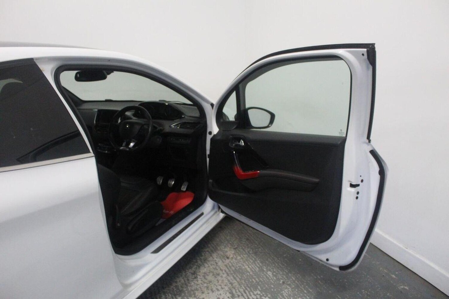 Used Peugeot 208 2014 for sale - 77363590: Photo 27