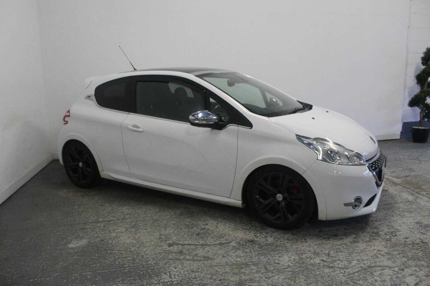 Used Peugeot 208 2014 for sale - 77363590: Photo 4