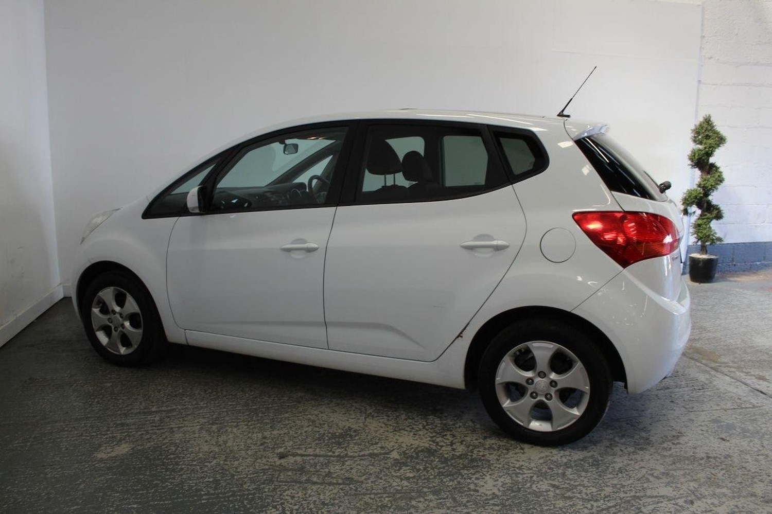 Used Kia Venga 2011 for sale - 76246186: Photo 10