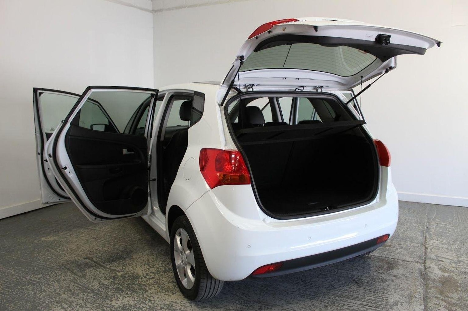 Used Kia Venga 2011 for sale - 76246186: Photo 21