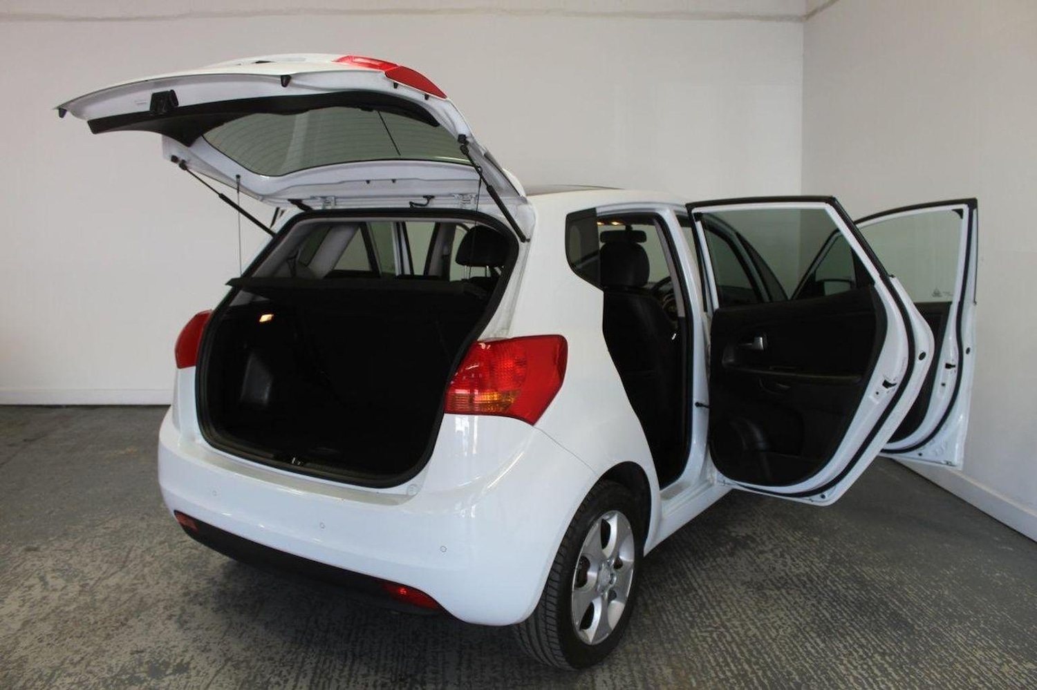 Used Kia Venga 2011 for sale - 76246186: Photo 22