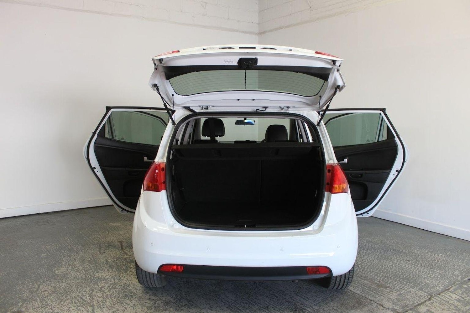 Used Kia Venga 2011 for sale - 76246186: Photo 23