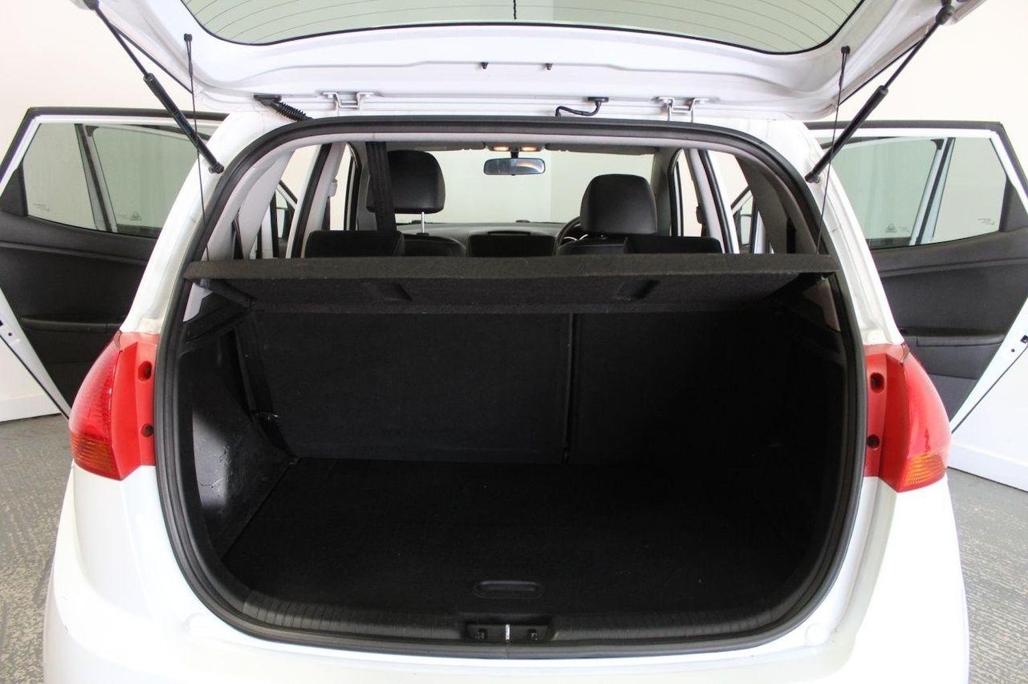 Used Kia Venga 2011 for sale - 76246186: Photo 24