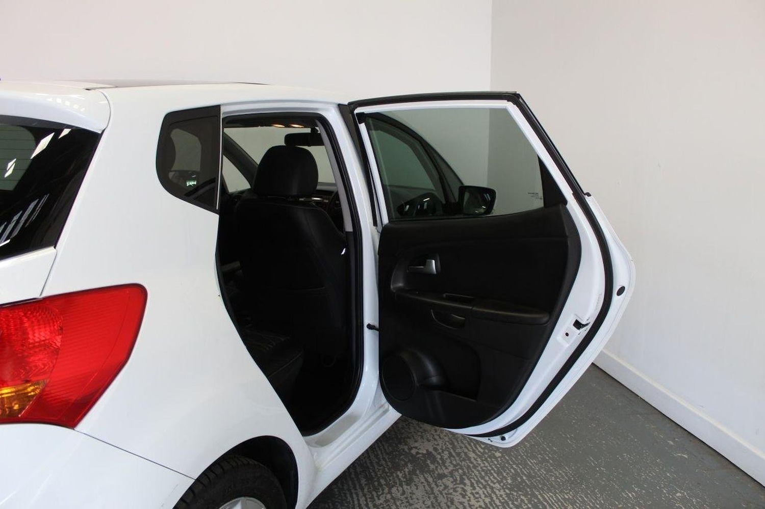 Used Kia Venga 2011 for sale - 76246186: Photo 26