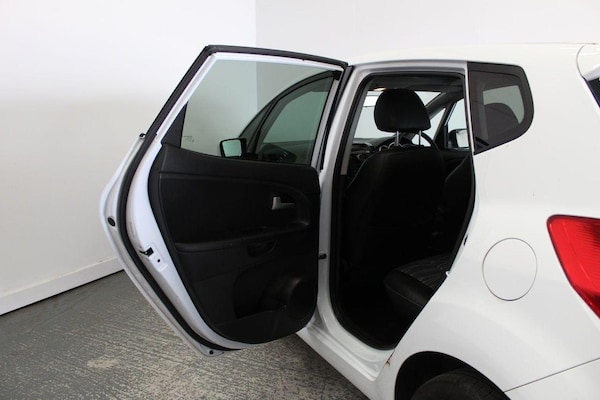 Used Kia Venga 2011 for sale - 76246186: Photo 28