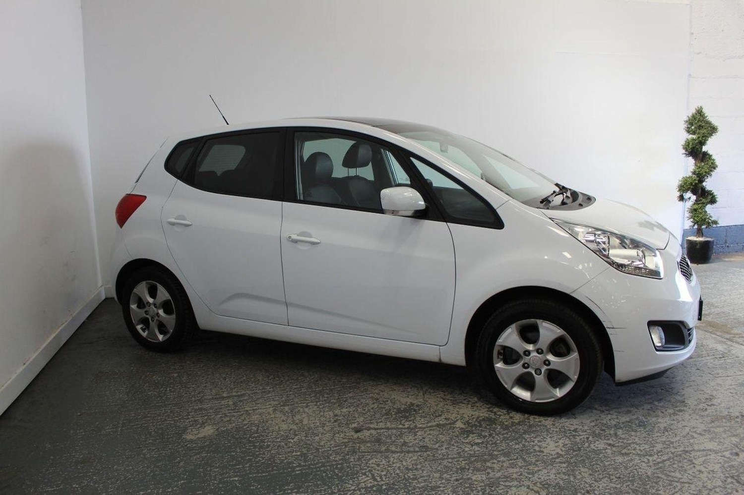 Used Kia Venga 2011 for sale - 76246186: Photo 4
