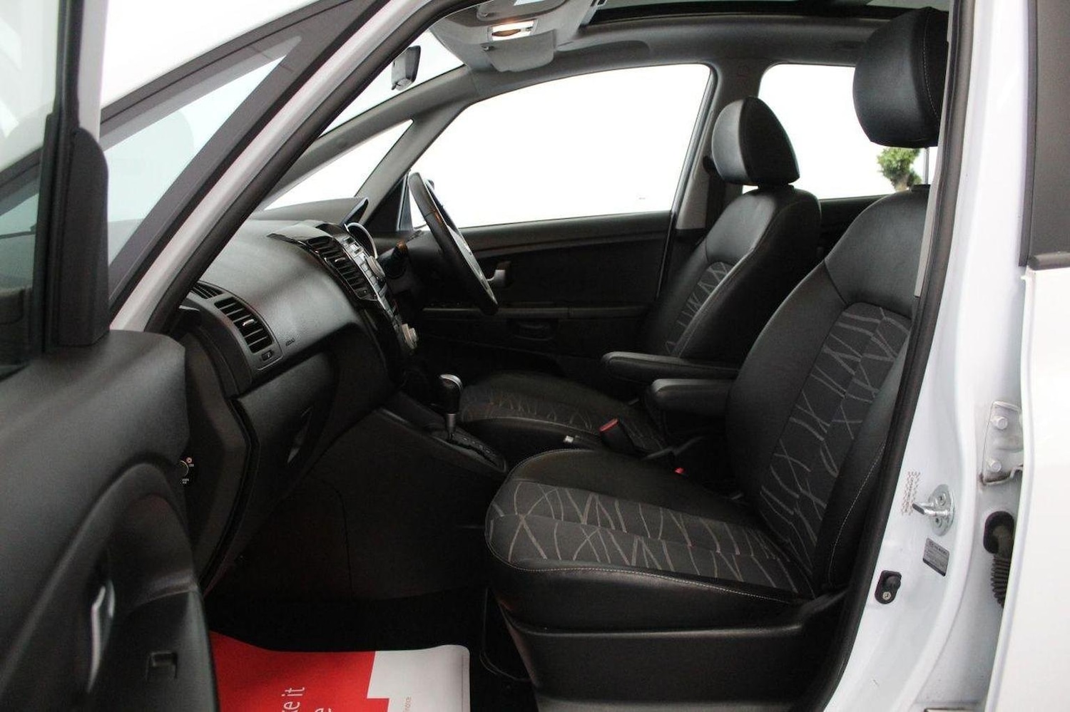 Used Kia Venga 2011 for sale - 76246186: Photo 49