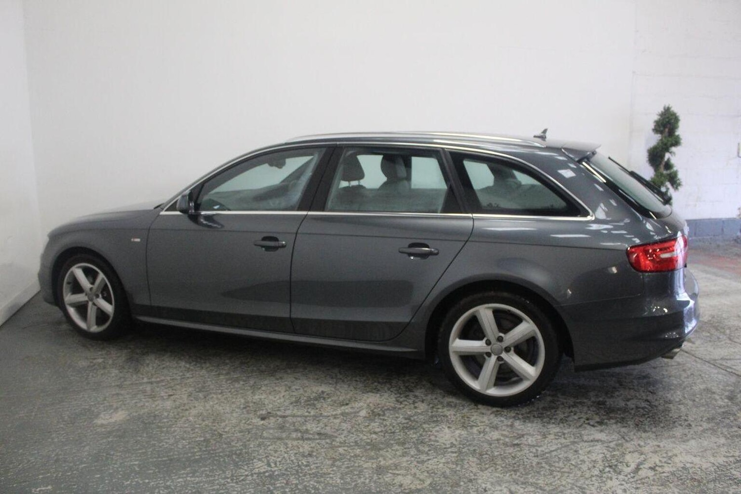 Used Audi A4 2012 for sale - 77937911: Photo 10
