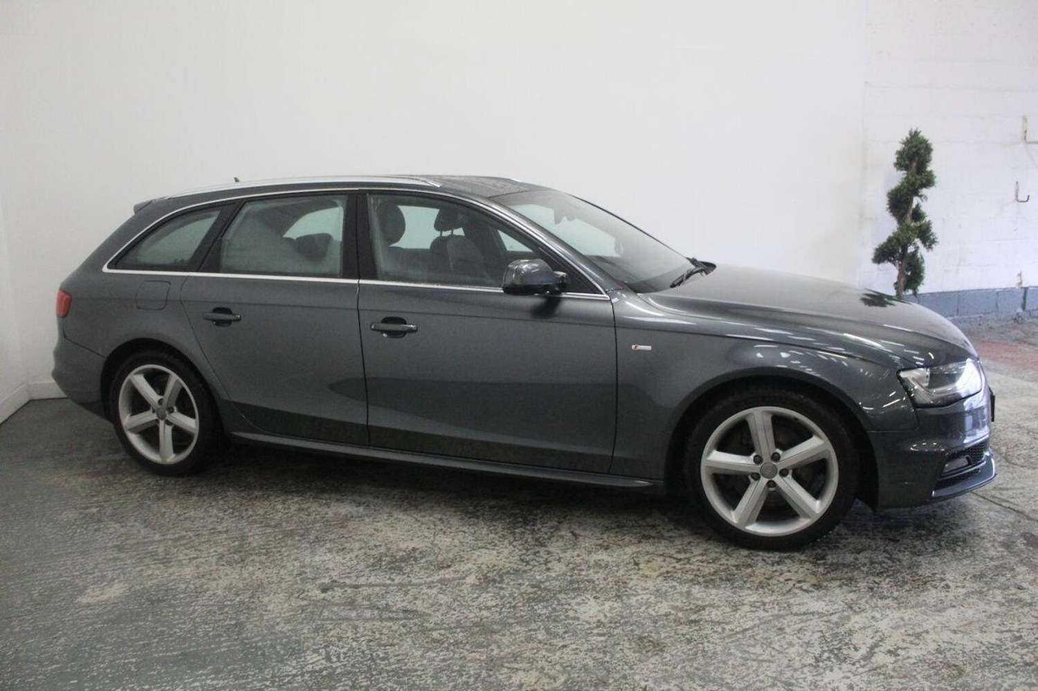 Used Audi A4 2012 for sale - 77937911: Photo 4
