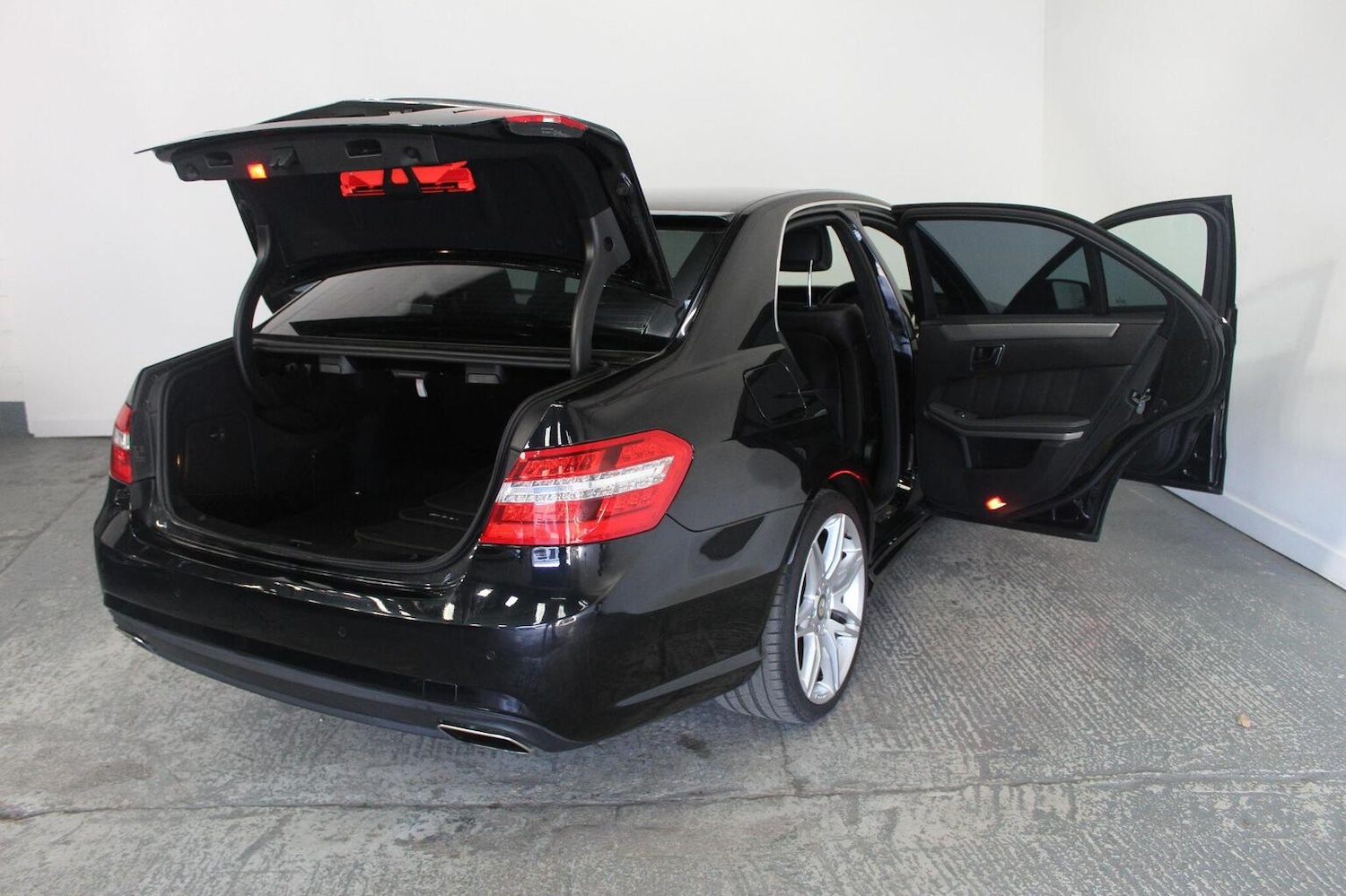 Used Mercedes-Benz E Class 2012 for sale - 77937951: Photo 21