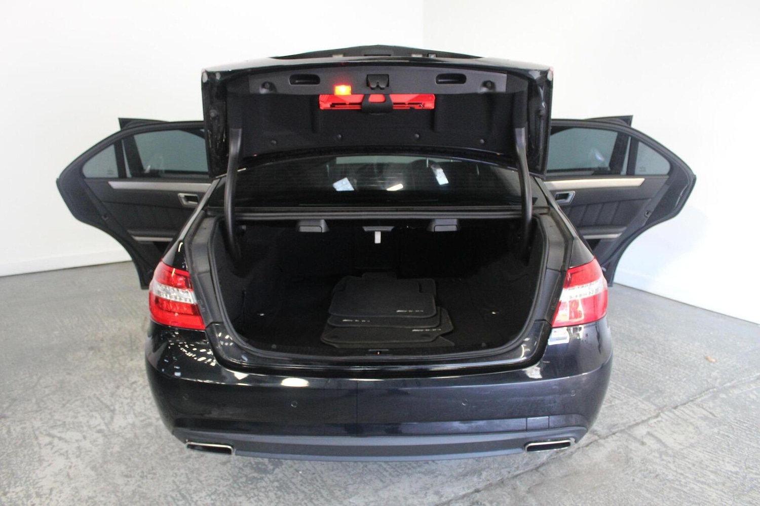 Used Mercedes-Benz E Class 2012 for sale - 77937951: Photo 22