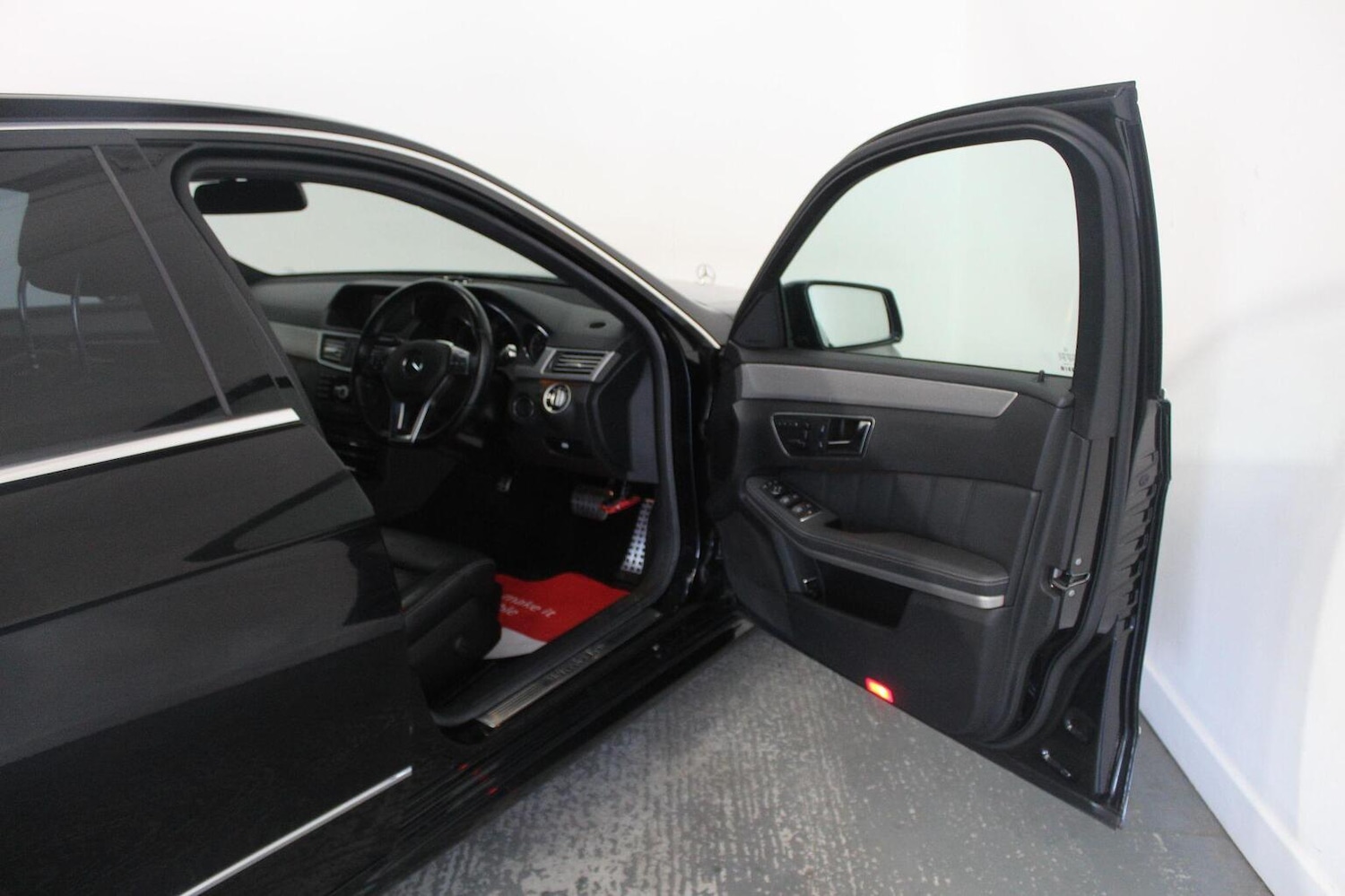 Used Mercedes-Benz E Class 2012 for sale - 77937951: Photo 24