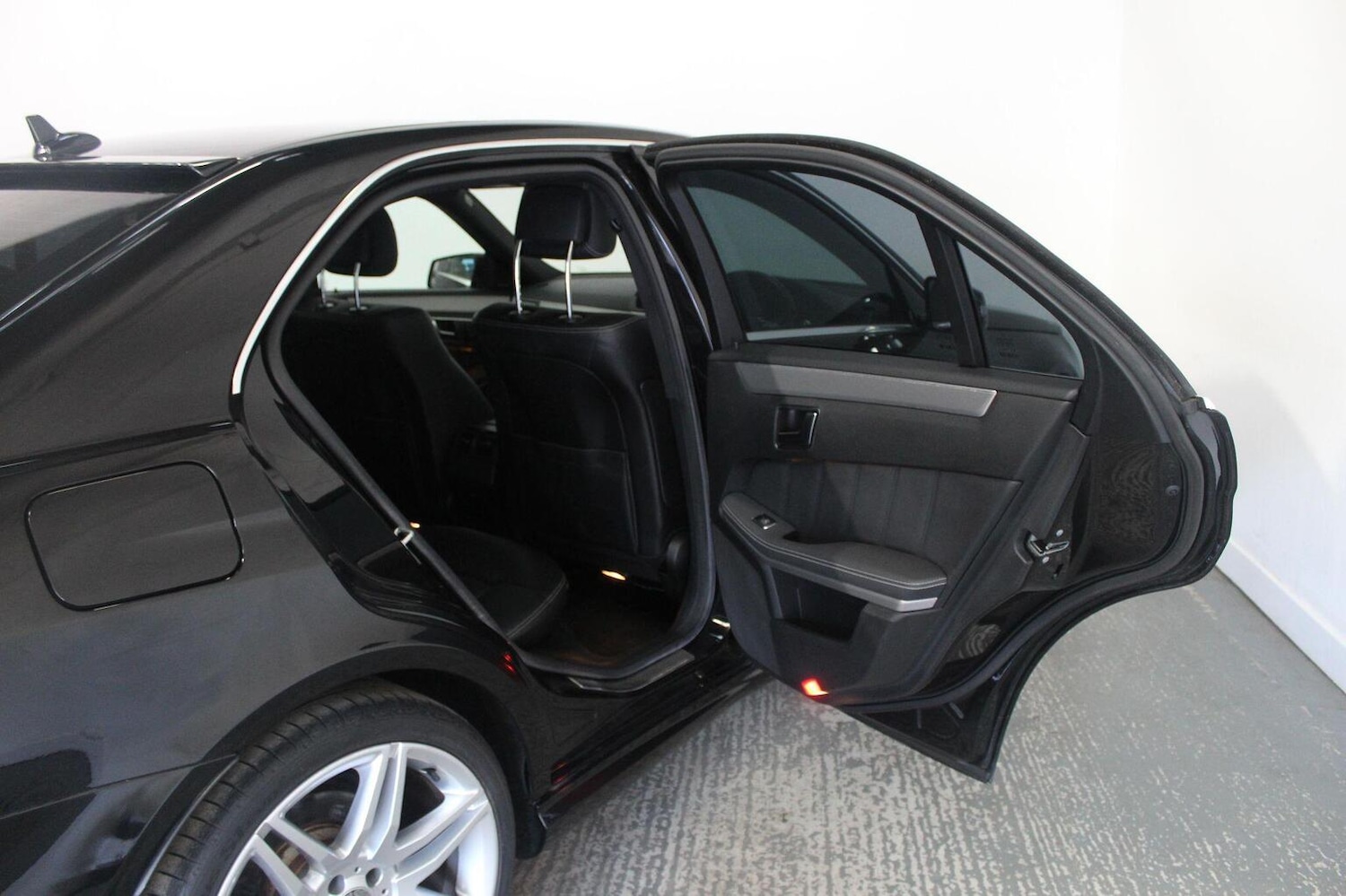 Used Mercedes-Benz E Class 2012 for sale - 77937951: Photo 25