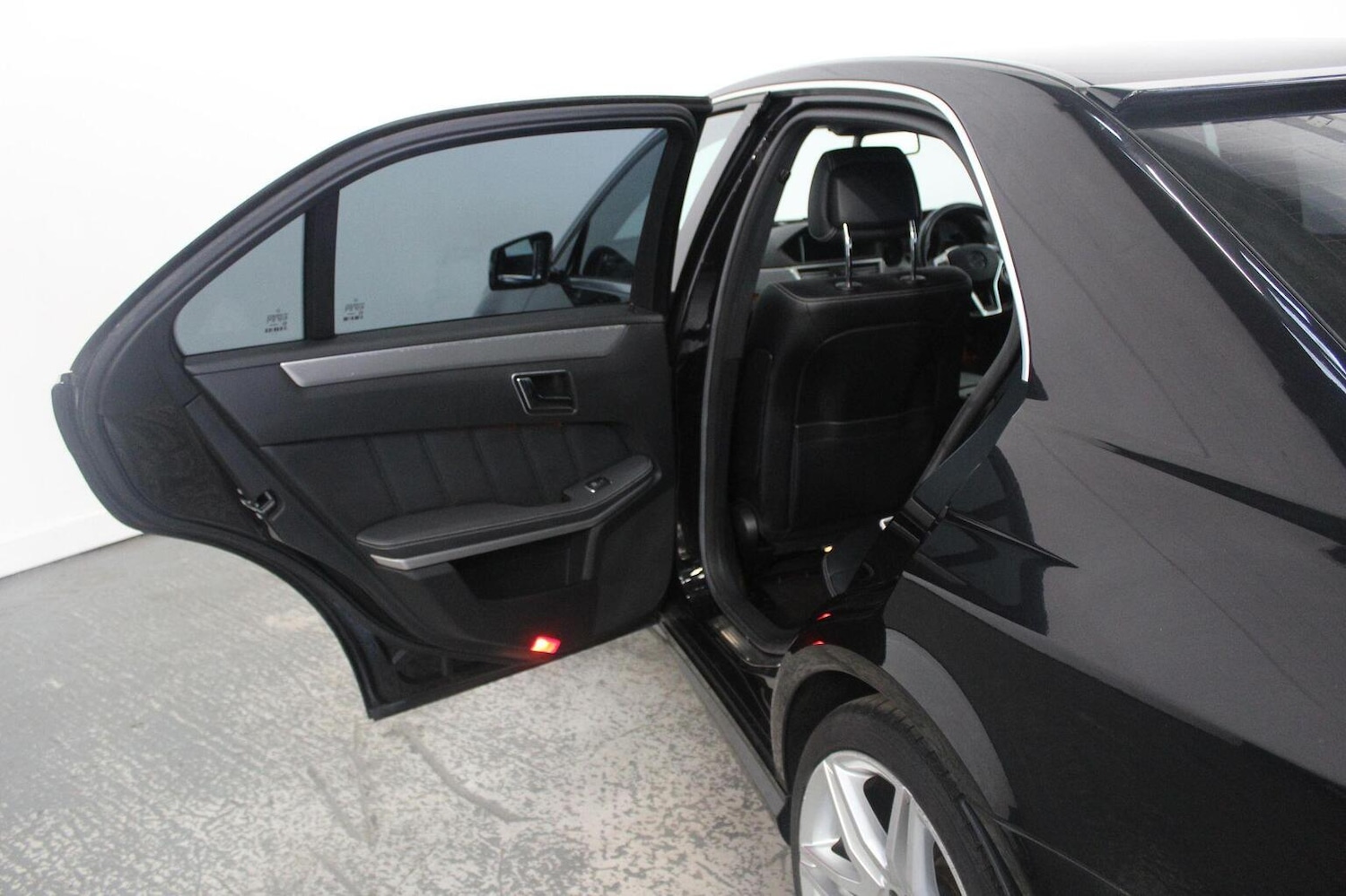 Used Mercedes-Benz E Class 2012 for sale - 77937951: Photo 27