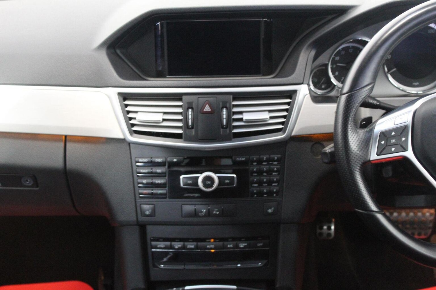 Used Mercedes-Benz E Class 2012 for sale - 77937951: Photo 32