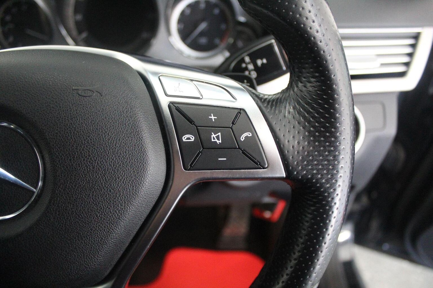 Used Mercedes-Benz E Class 2012 for sale - 77937951: Photo 44