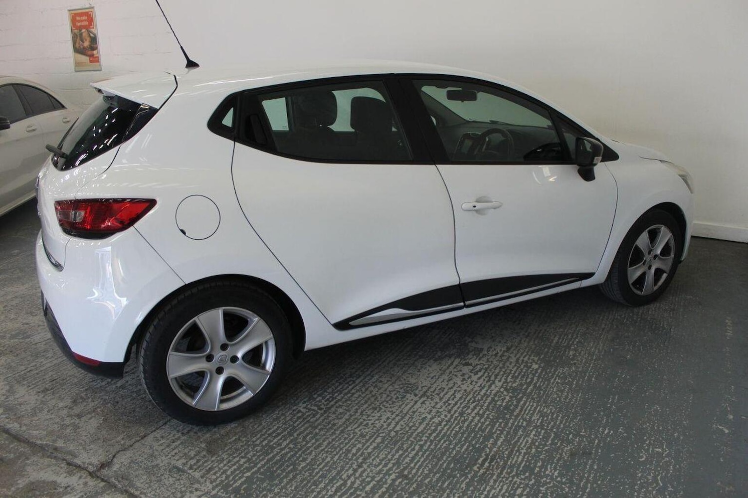 Used Renault Clio 2015 for sale - 77937908: Photo 11