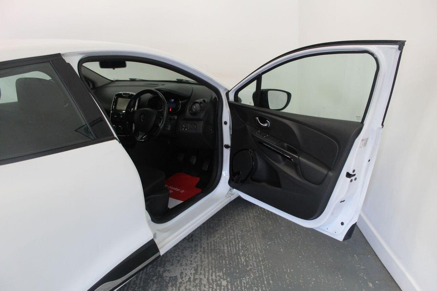 Used Renault Clio 2015 for sale - 77937908: Photo 21