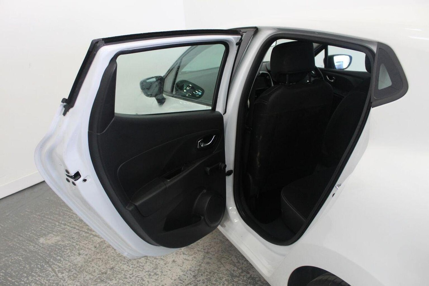 Used Renault Clio 2015 for sale - 77937908: Photo 23