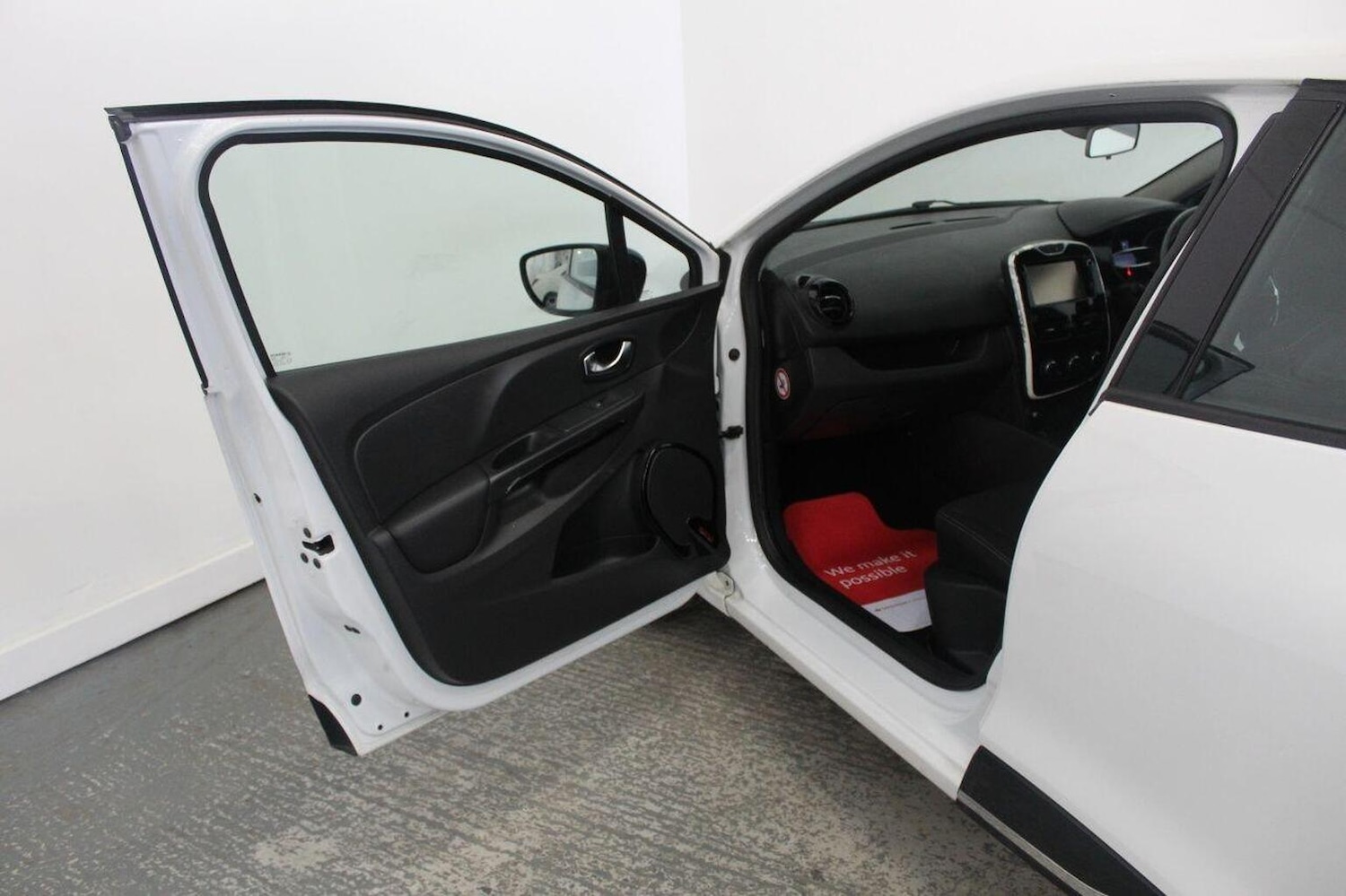 Used Renault Clio 2015 for sale - 77937908: Photo 24