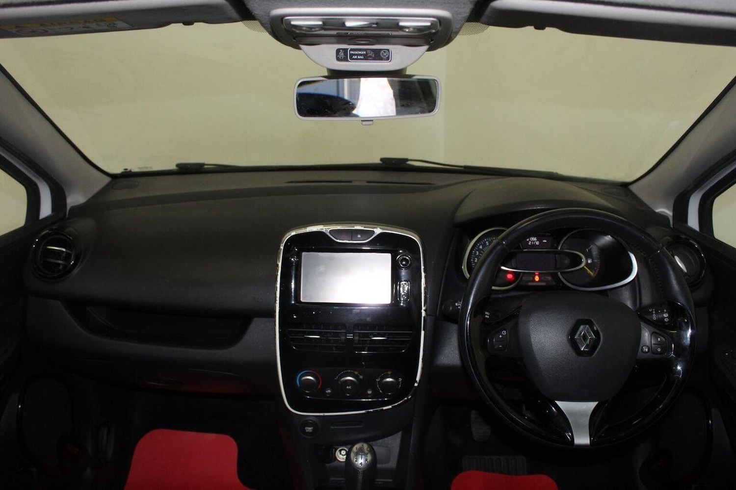 Used Renault Clio 2015 for sale - 77937908: Photo 25