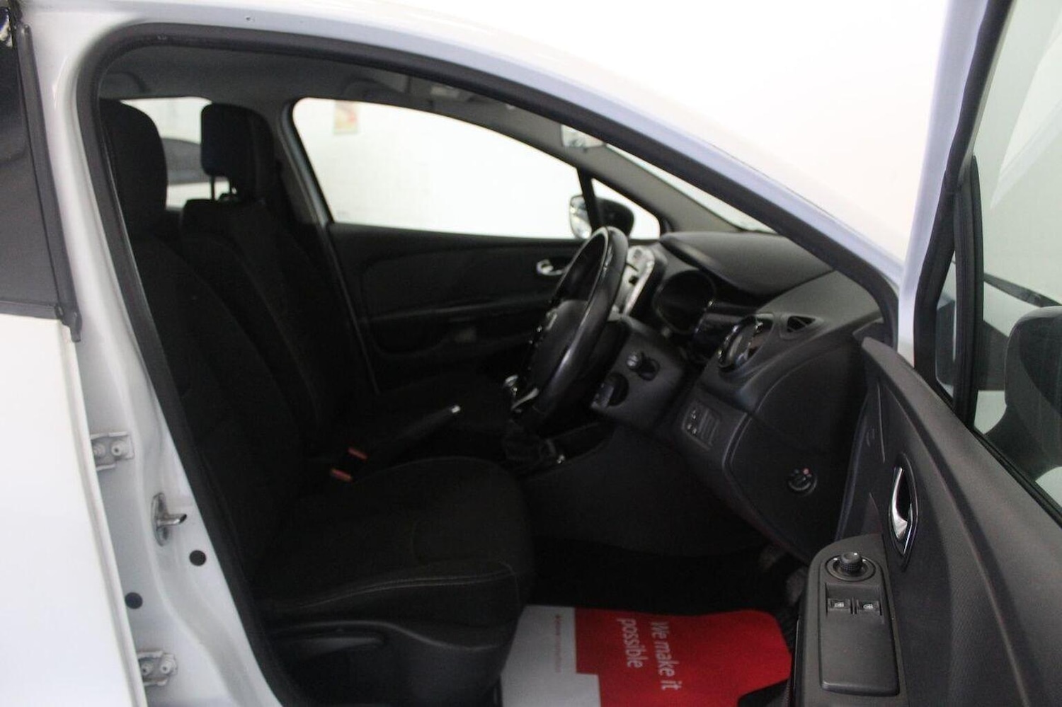 Used Renault Clio 2015 for sale - 77937908: Photo 26