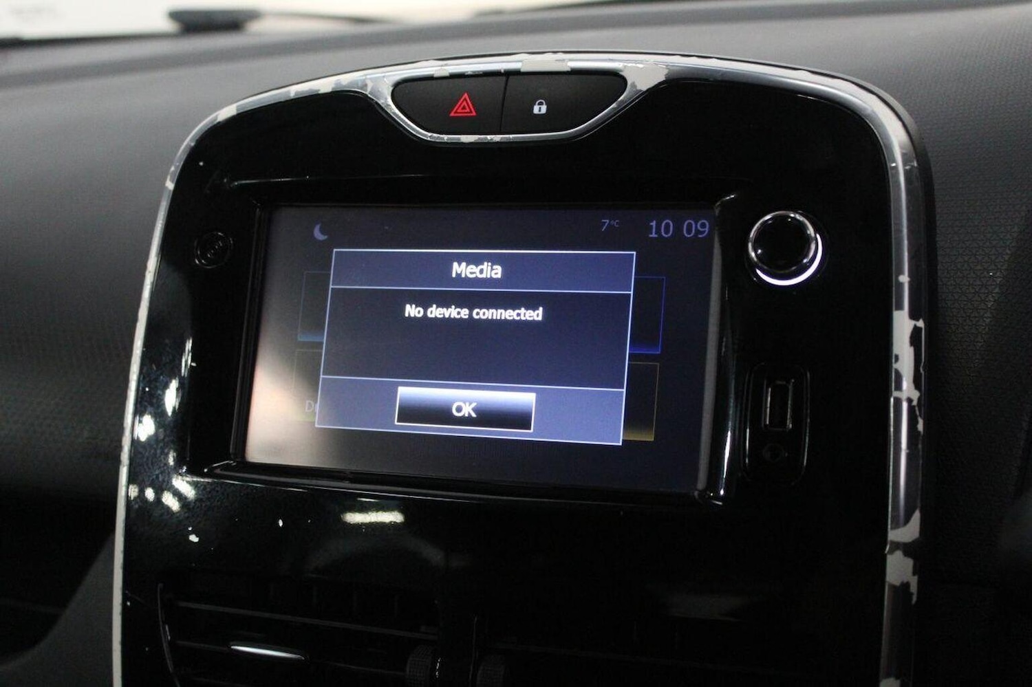 Used Renault Clio 2015 for sale - 77937908: Photo 30