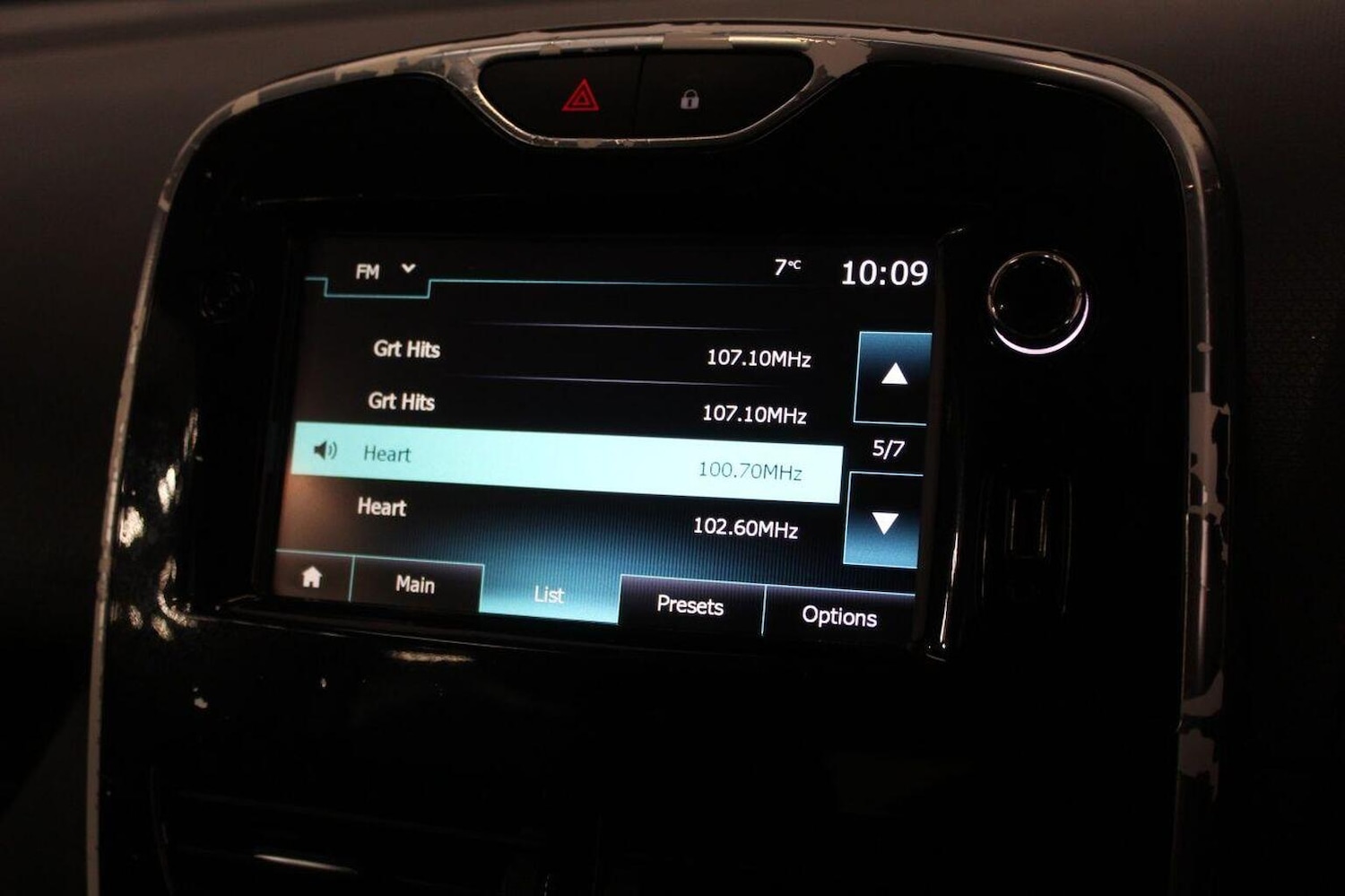 Used Renault Clio 2015 for sale - 77937908: Photo 31