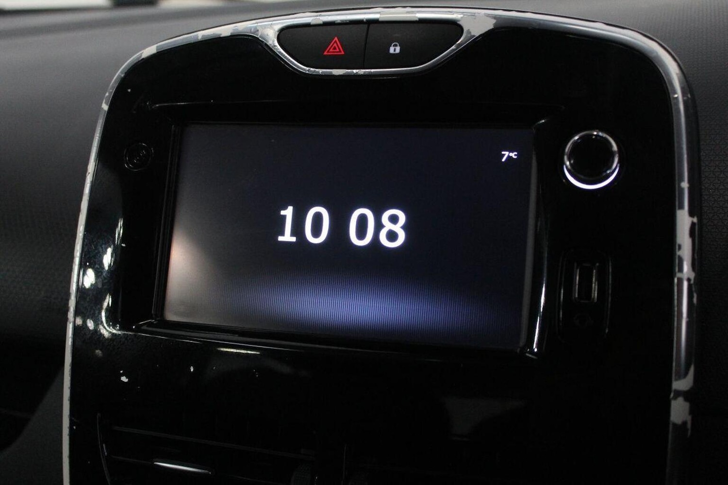 Used Renault Clio 2015 for sale - 77937908: Photo 32