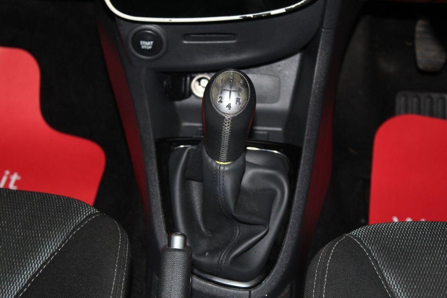 Used Renault Clio 2015 for sale - 77937908: Photo 36