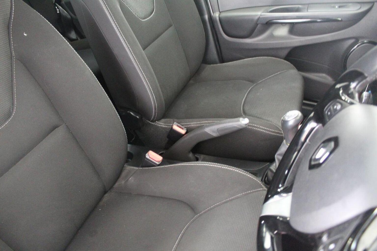 Used Renault Clio 2015 for sale - 77937908: Photo 38