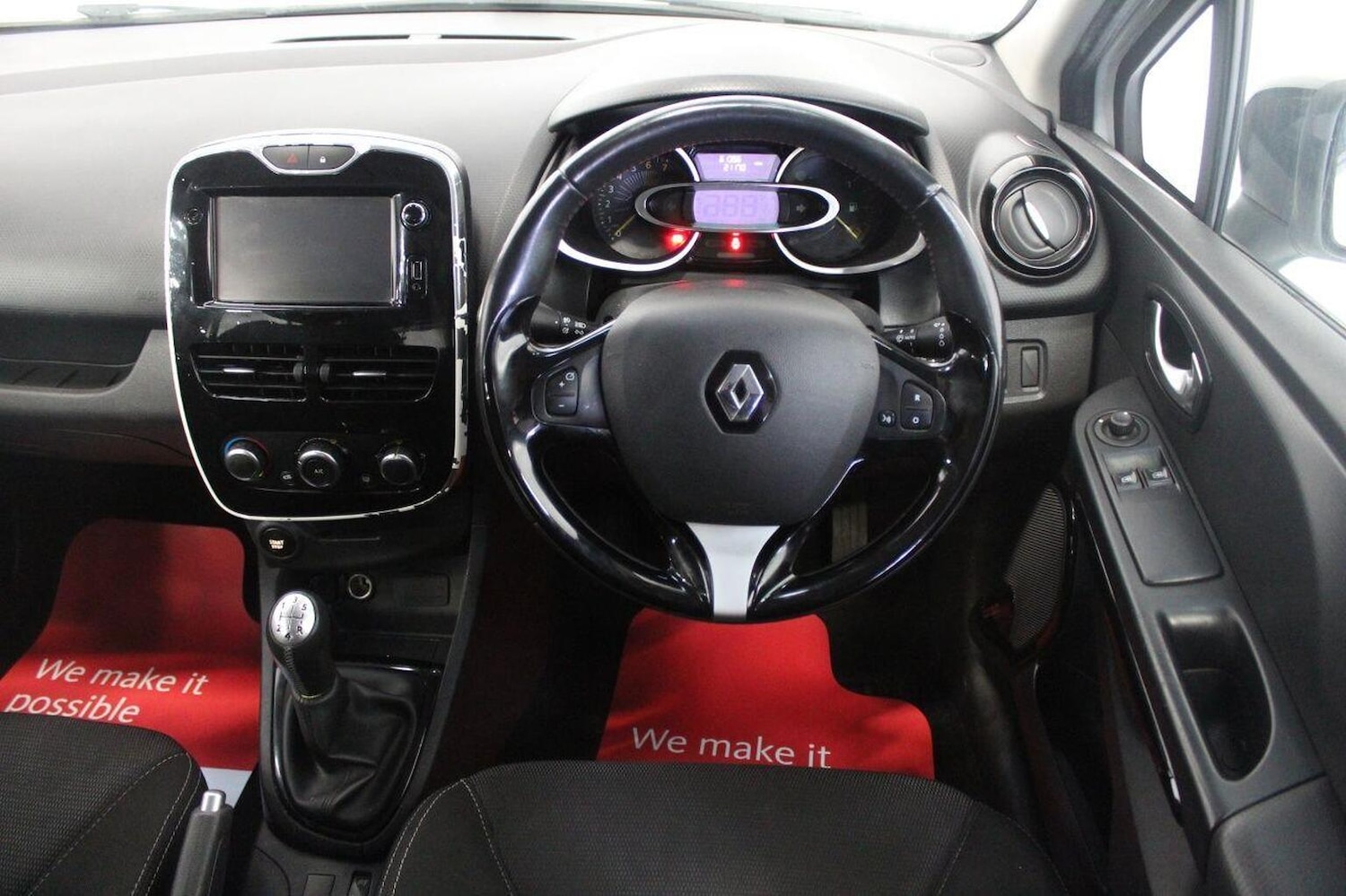 Used Renault Clio 2015 for sale - 77937908: Photo 39