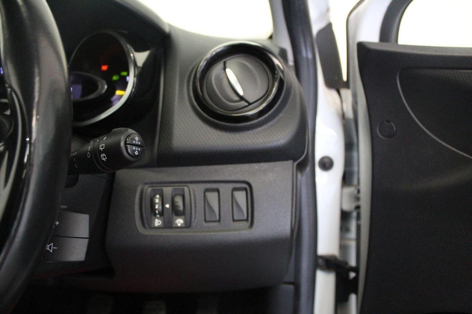 Used Renault Clio 2015 for sale - 77937908: Photo 42