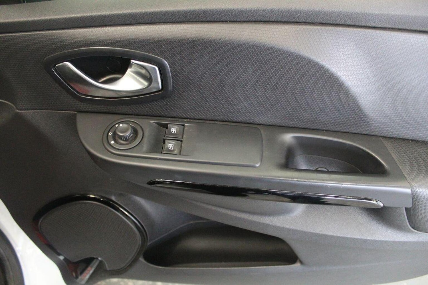 Used Renault Clio 2015 for sale - 77937908: Photo 43