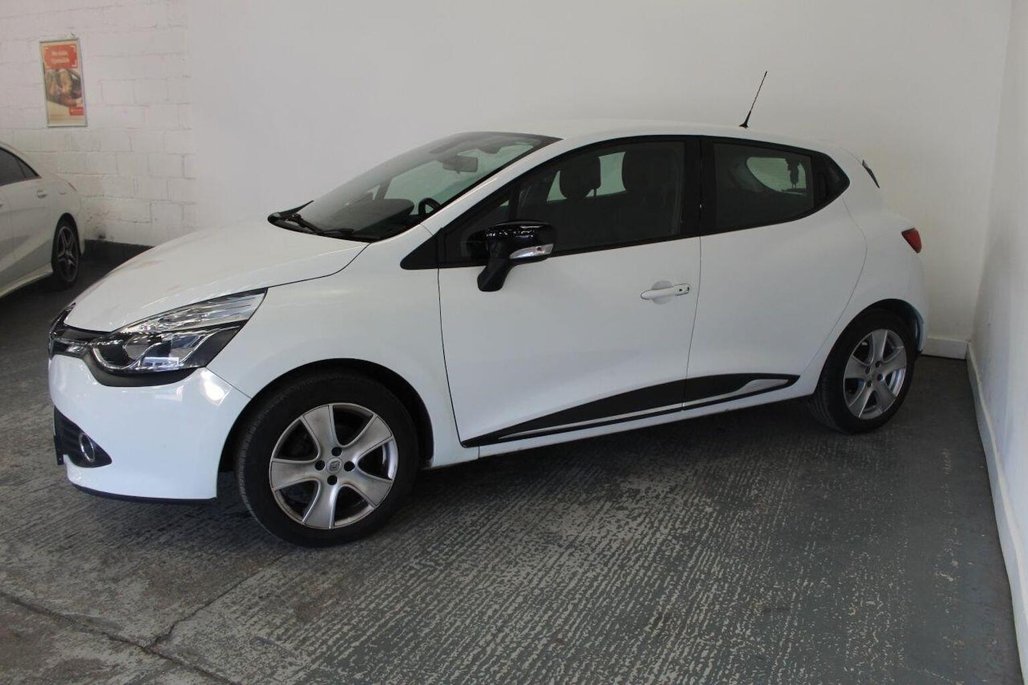Used Renault Clio 2015 for sale - 77937908: Photo 5