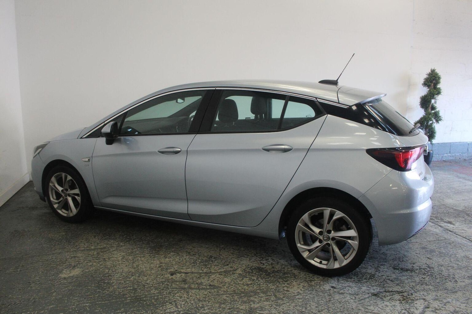 Used Vauxhall Astra 2017 for sale - 77385367: Photo 10
