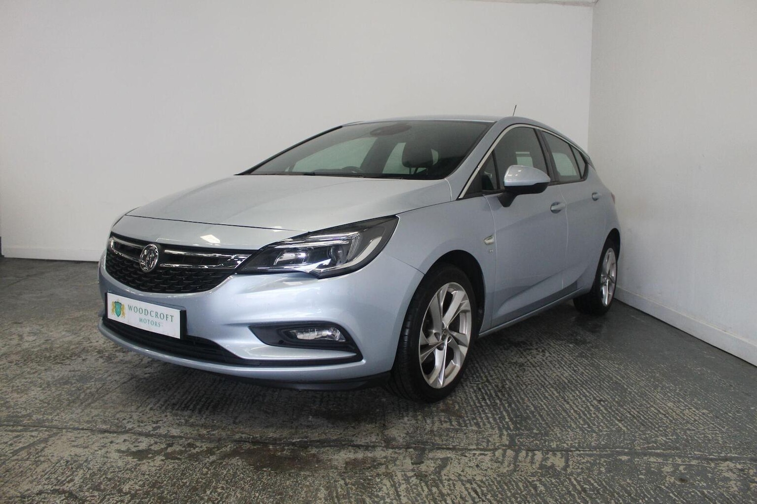 Used Vauxhall Astra 2017 for sale - 77385367: Photo 2