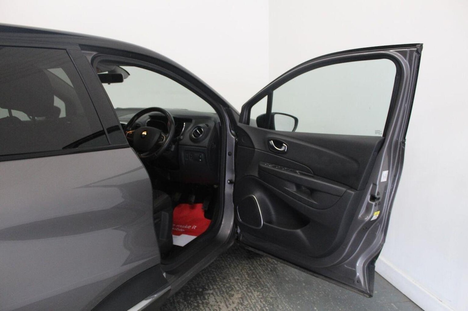 Used Renault Captur 2017 for sale - 75962750: Photo 24