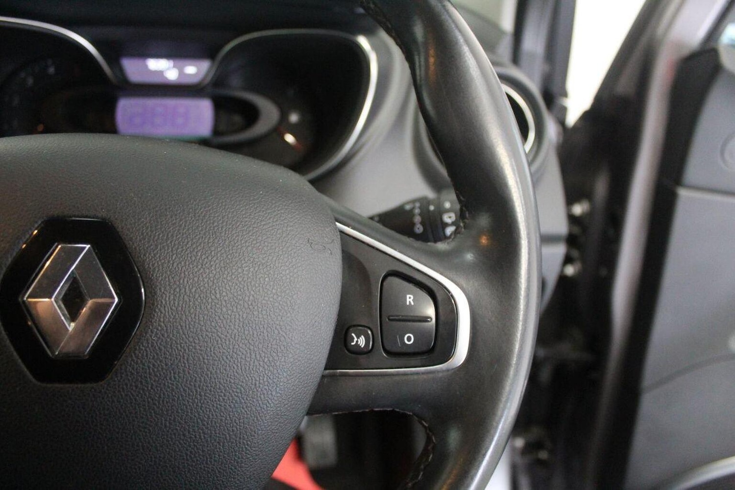 Used Renault Captur 2017 for sale - 75962750: Photo 45