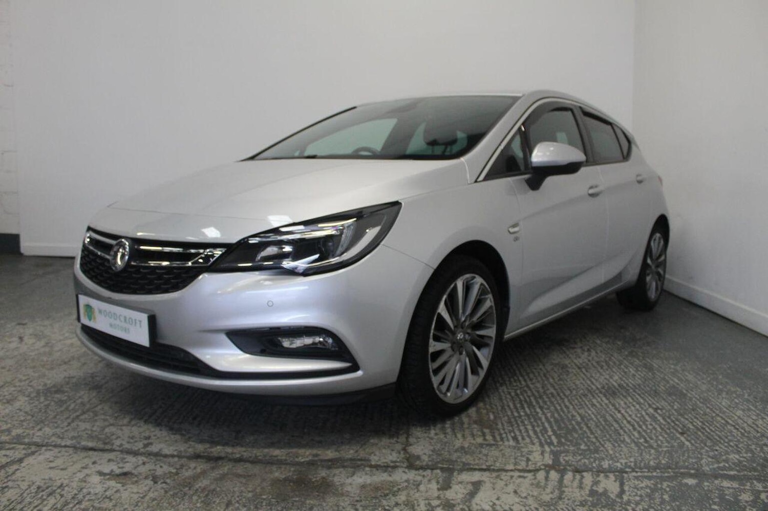 Used Vauxhall Astra 2016 for sale - 77008085: Photo 2