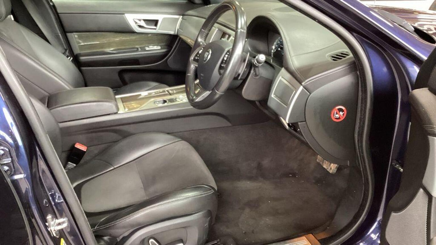 Used Jaguar XF 2015 for sale - 76421883: Photo 14